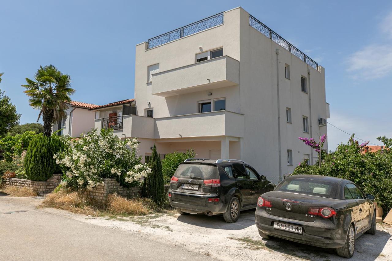 Apartments Korana Pula Exterior foto